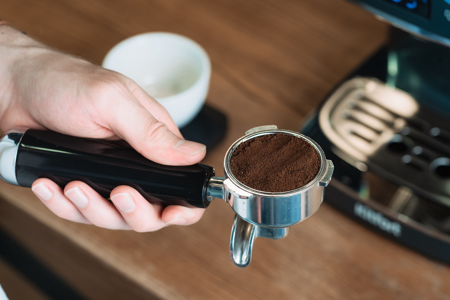 Как приготовить кофе в рожковой кофемашине?