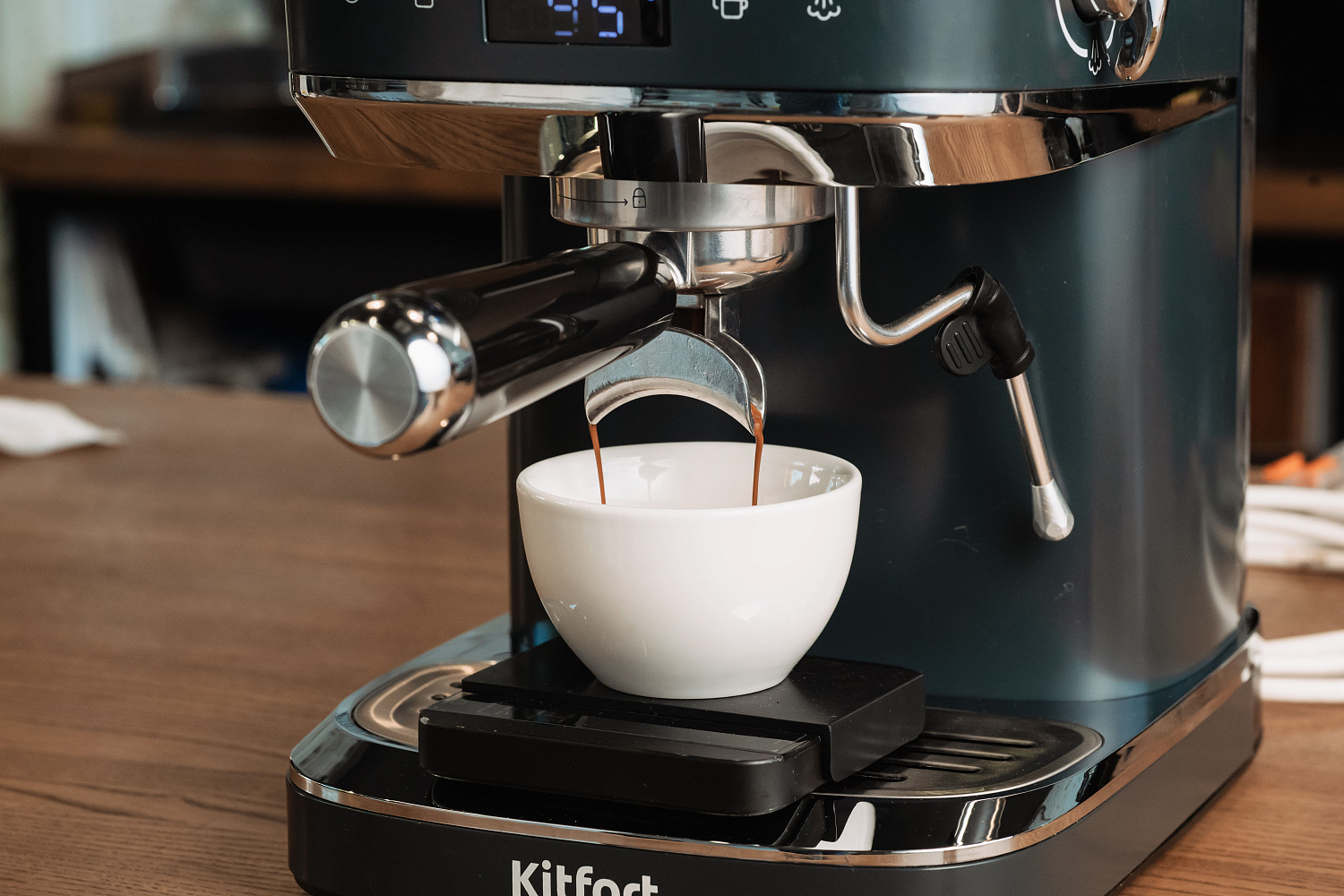 Как приготовить кофе в рожковой кофемашине?